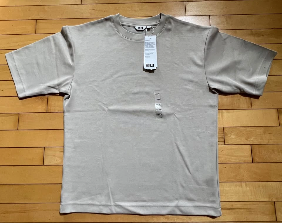 Uniqlo Beige Tee - Clean Look | New, with tags - photo 3