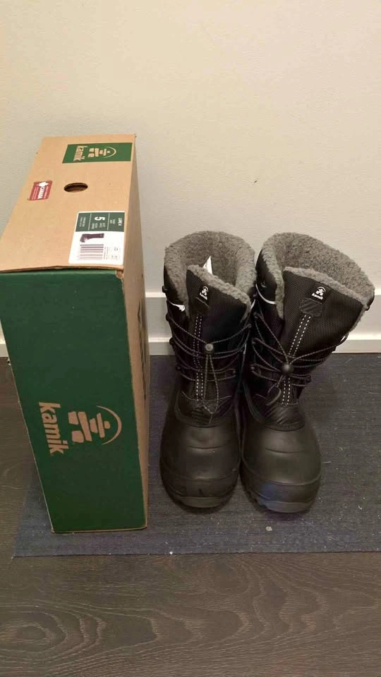 Kamik winter boots - youth 5/women's 6 or 7