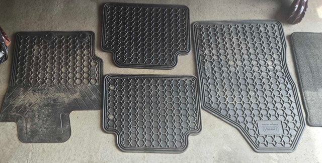 Toyota Yaris Car Mats - photo 2