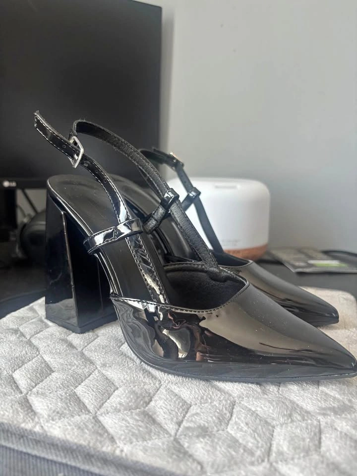 Kitten heel size 6