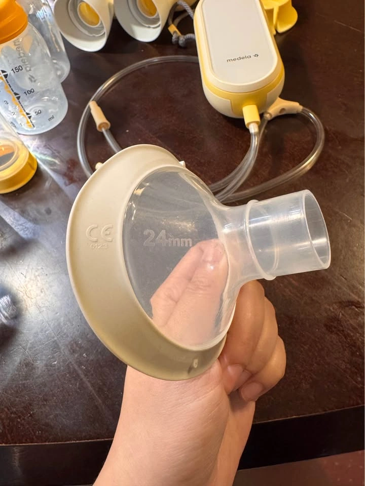 Medela Freestyle Flex Pump with extra bottles - photo 3