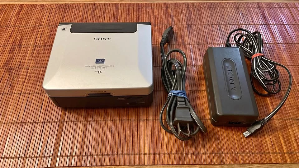 Sony GV-D1000 MiniDV Video Walkman – Tested – Includes Power Sup