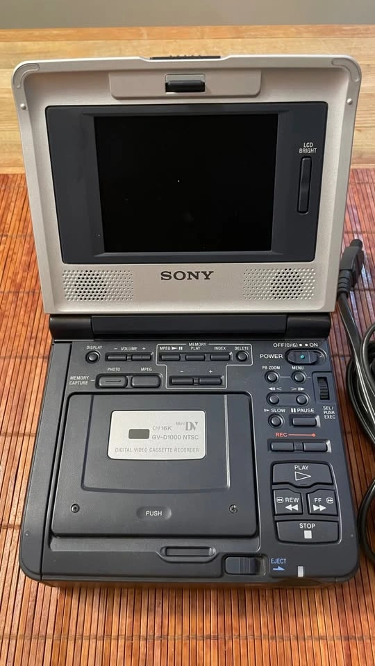 Sony GV-D1000 MiniDV Video Walkman – Tested – Includes Power Sup - photo 2