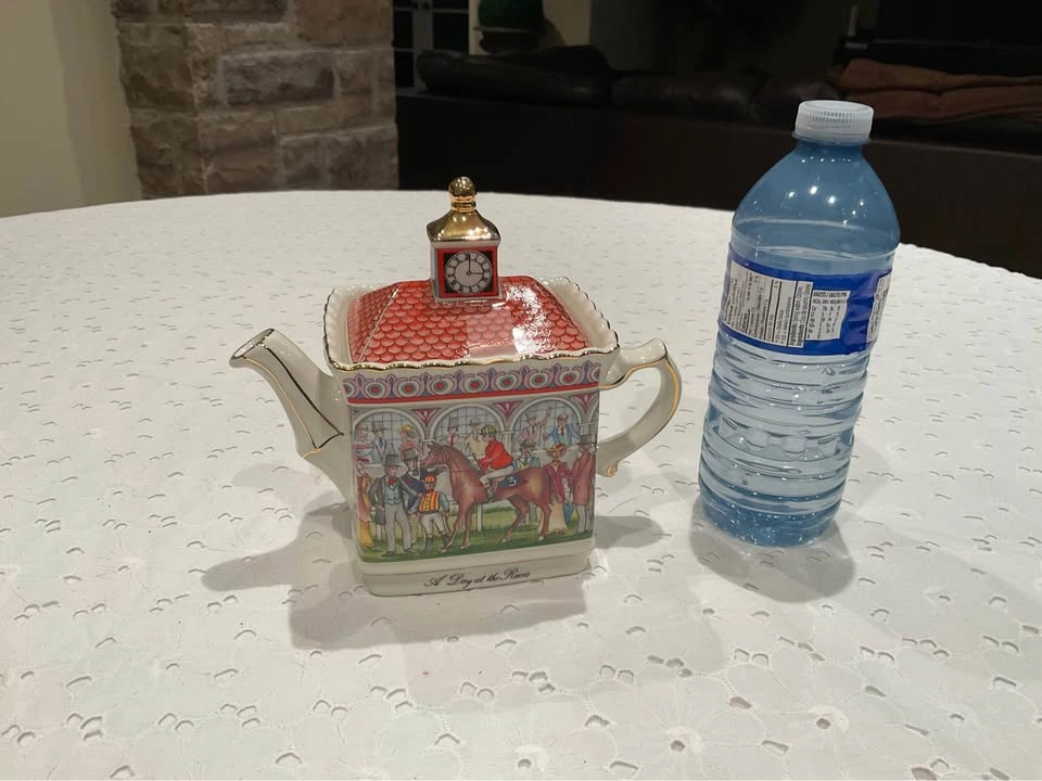 Sadler Teapot Porcelain “ A Day At The Races “ - photo 2