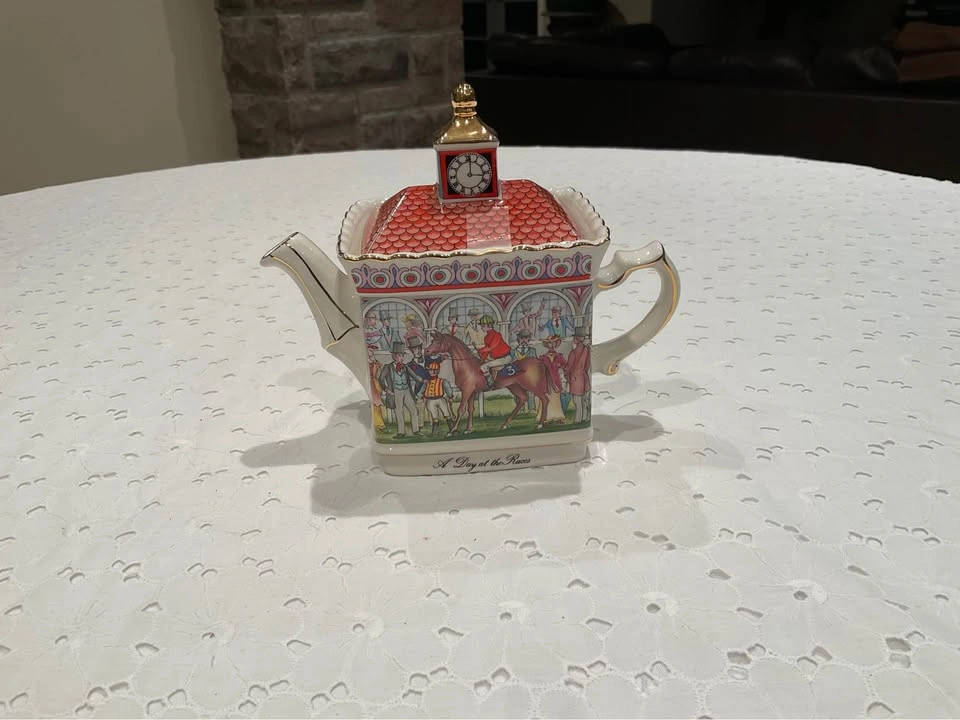 Sadler Teapot Porcelain “ A Day At The Races “ - photo 3