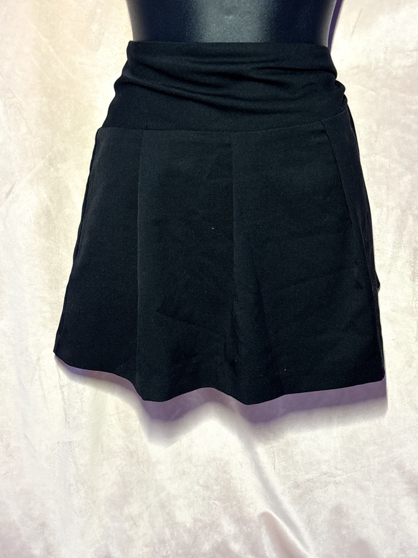 H&M Black A-Line Pleated Short Skirt - photo 2