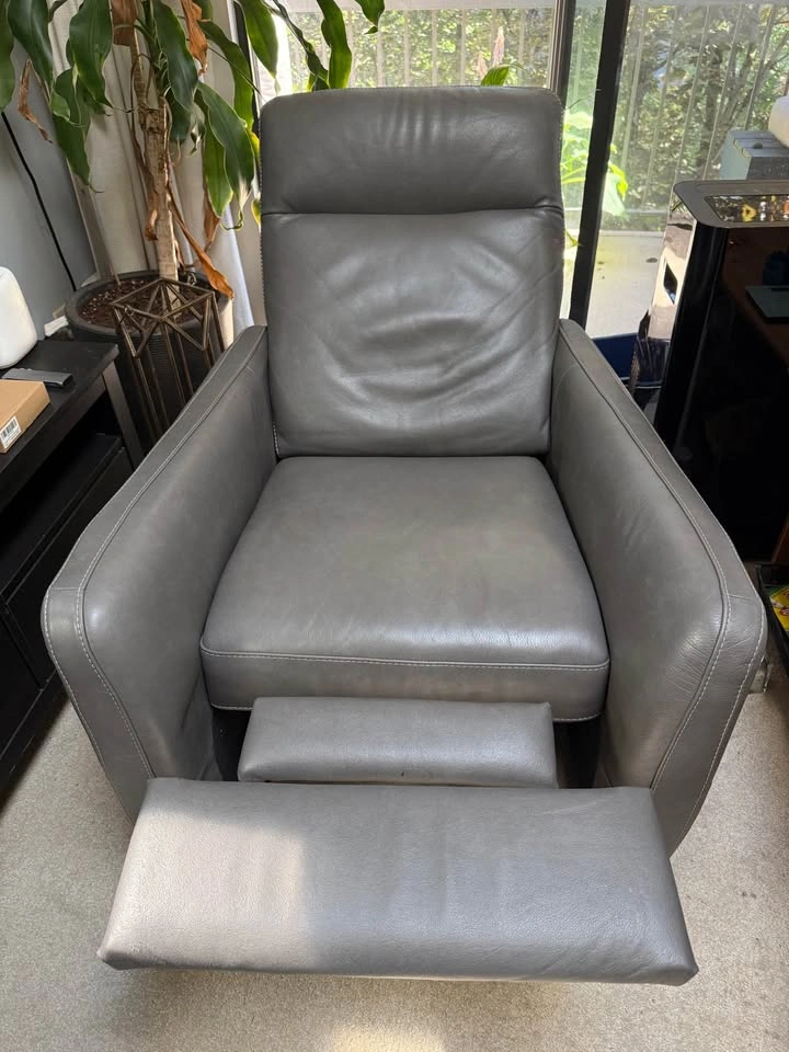 Natuzzi Genuine Italian Grey Leather Recliner – Excellent Condit - photo 2