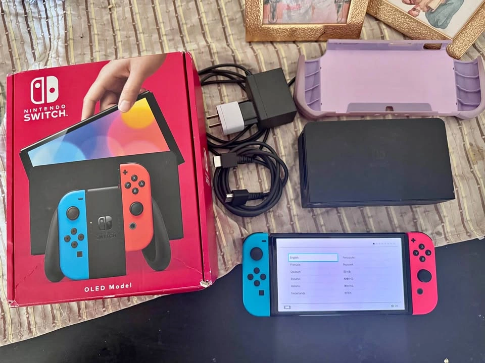 Nintendo Switch OLED – Excellent Condition – $345