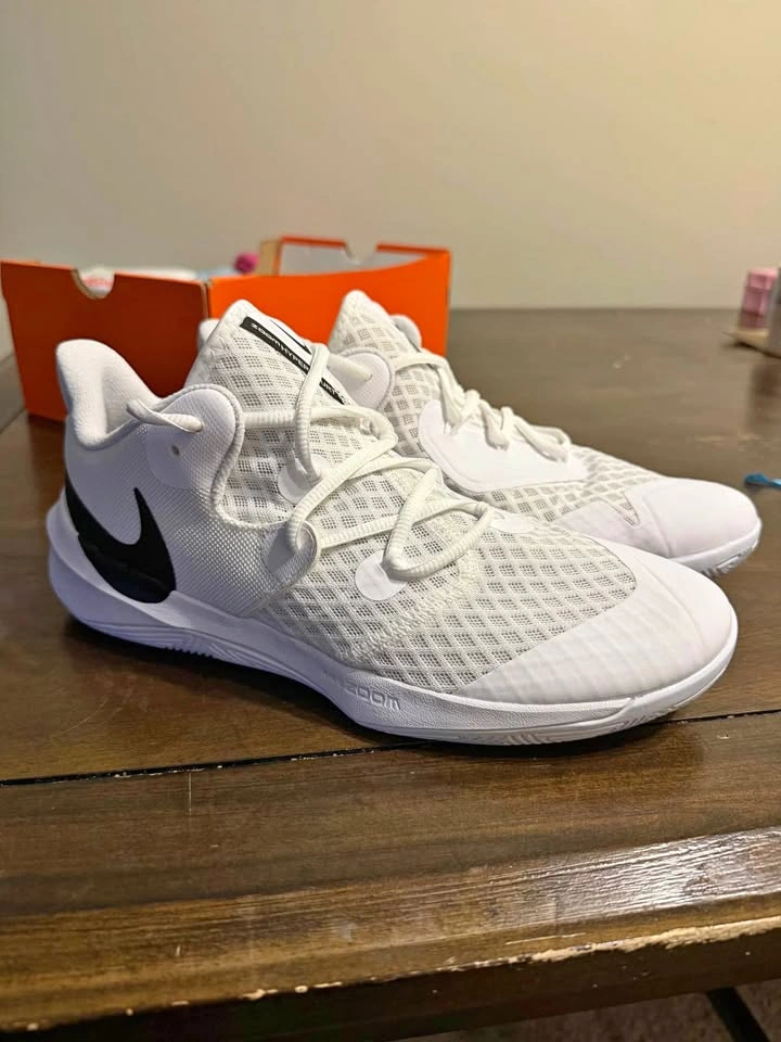 Nike zoom hyperspeed court size 9men