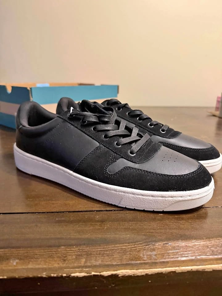 Toma travel light court size 11.5 men