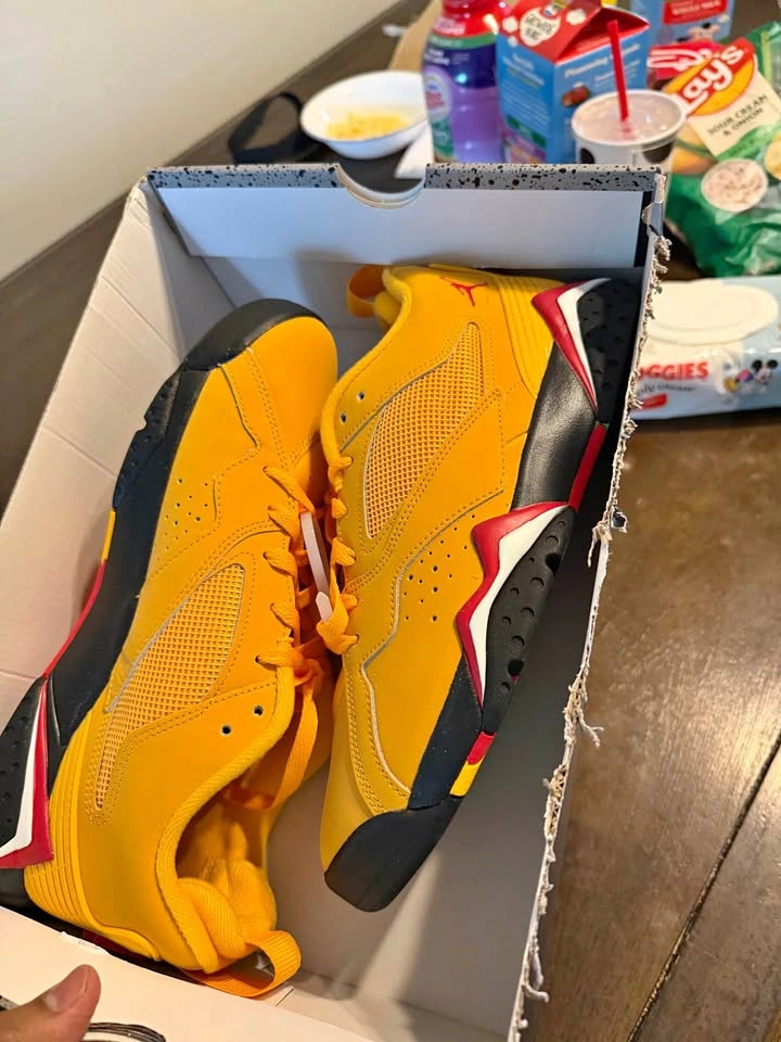 Jordan MVP 92 Yellow Size 9.5 Men