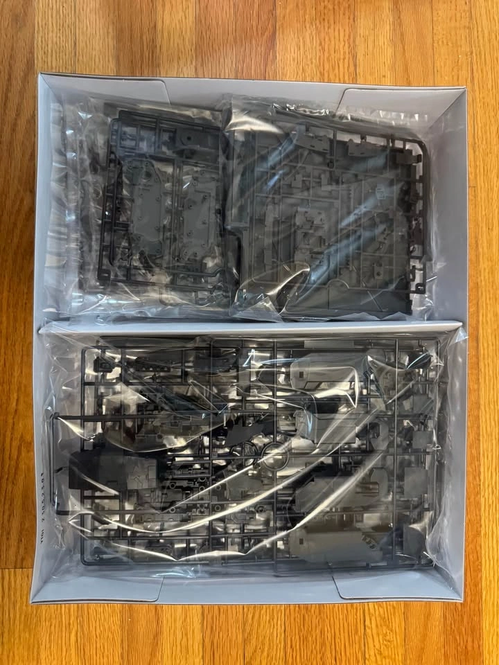 Kotobukiya Metal Gear REX 1/100 Scale Model Kit - photo 2