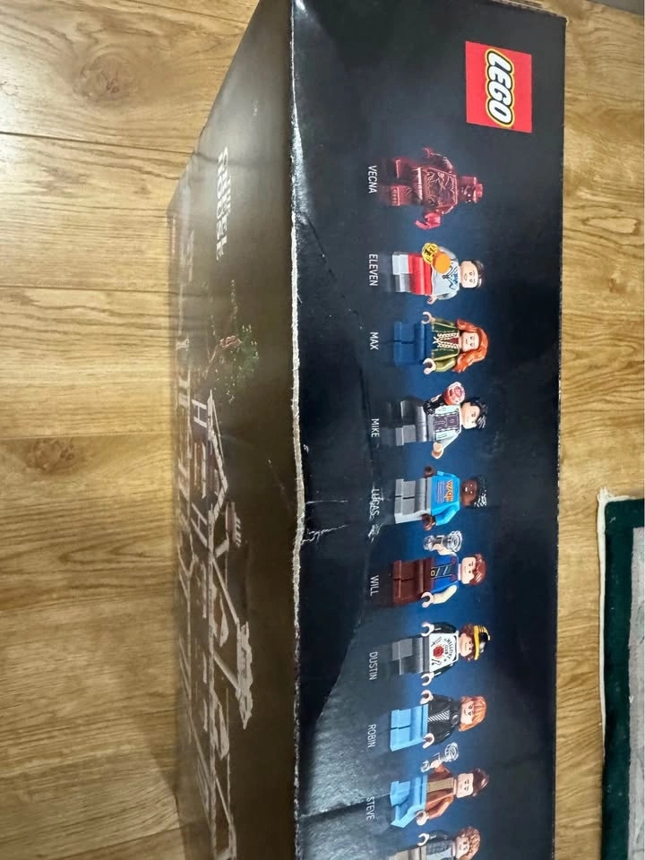 LEGO Stranger Things The Creel House 10370 - photo 2