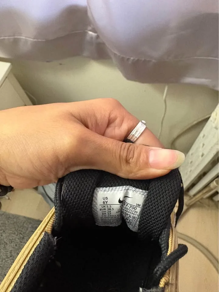 Nike Air Maxes image indicator(4)