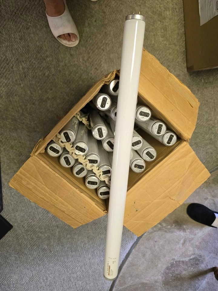 Fluorescent Bulbs (Variety of types) - photo 3