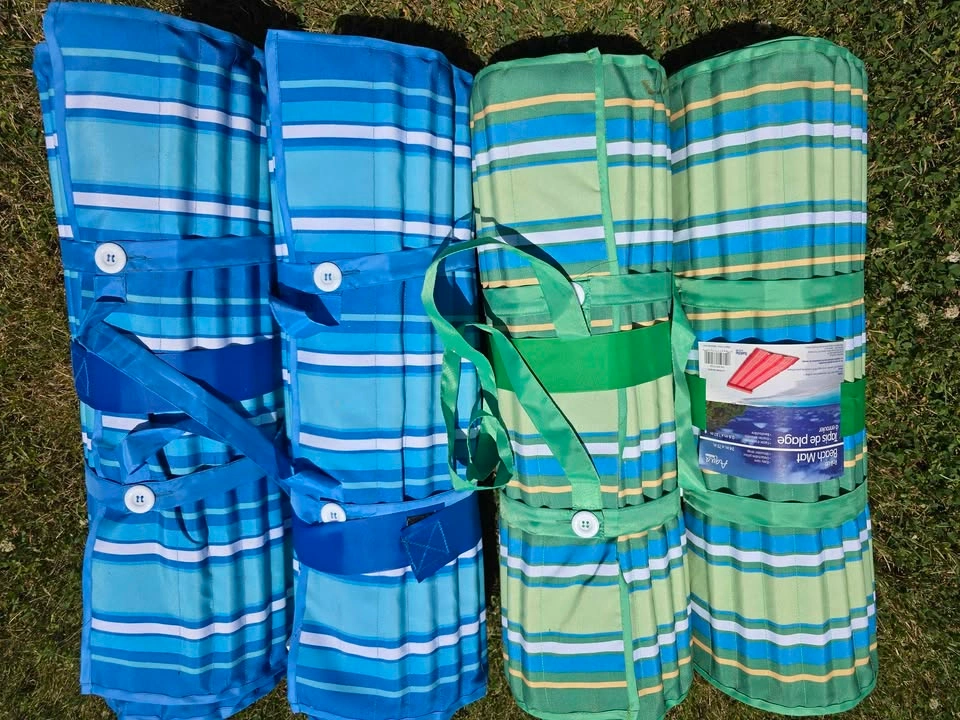 4 Beach Mats with Detachable Pillows