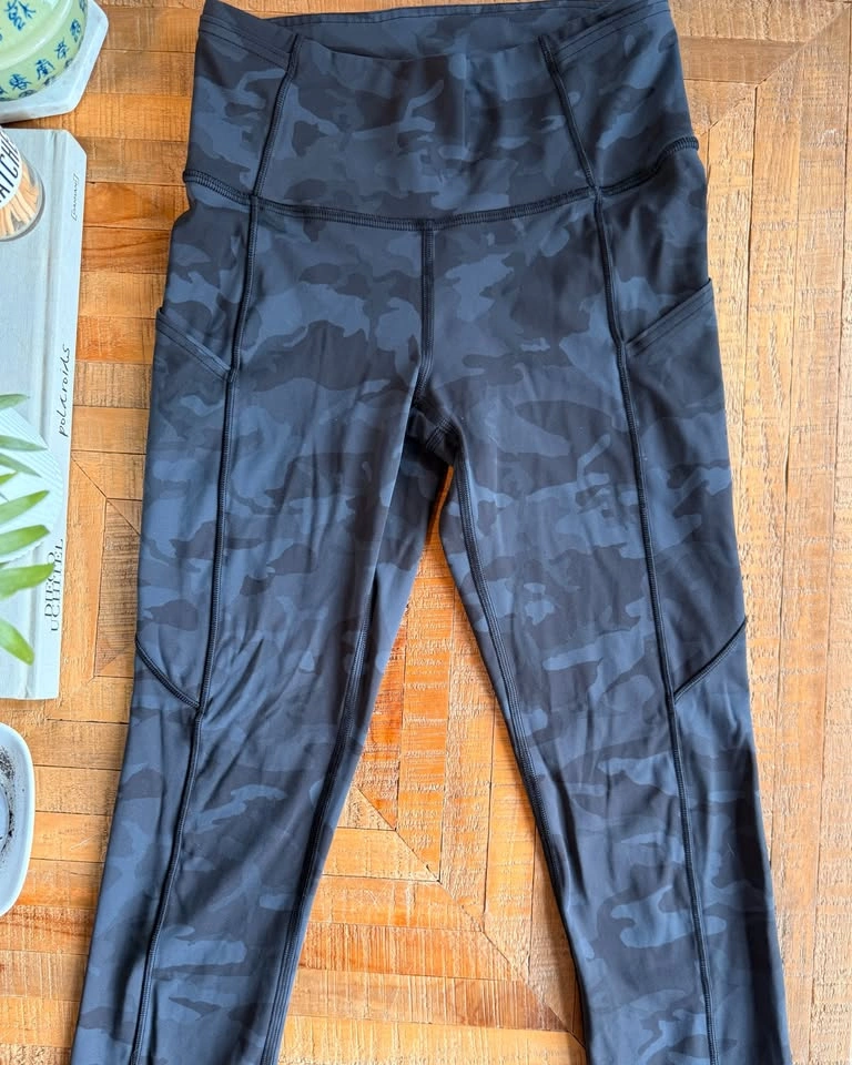 Lululemon Fast & Free Camo Leggings – Size 4 - photo 5
