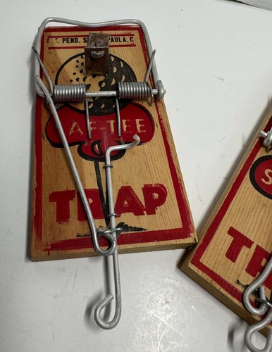 Vintage Saf-Tee Rat Trap Wooden Snap Trap Set - photo 2