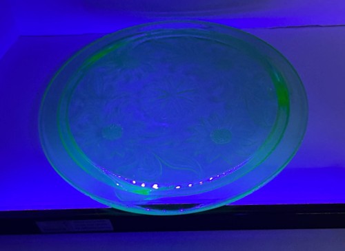 Vintage Jeannette Glass Sunflower Pattern Green Uranium Glass Fo - photo 5