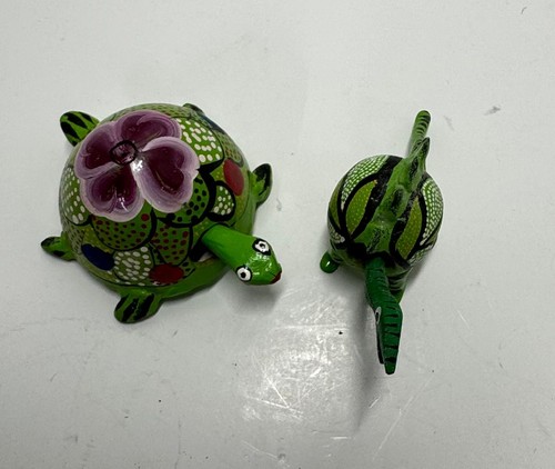Mexican Hand-Painted Wooden Loose-Neck Bobblehead Turtle and Din