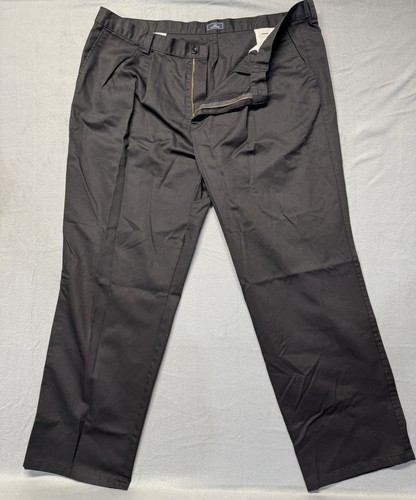 Black Dockers 44/32 Pleated Relax Fit