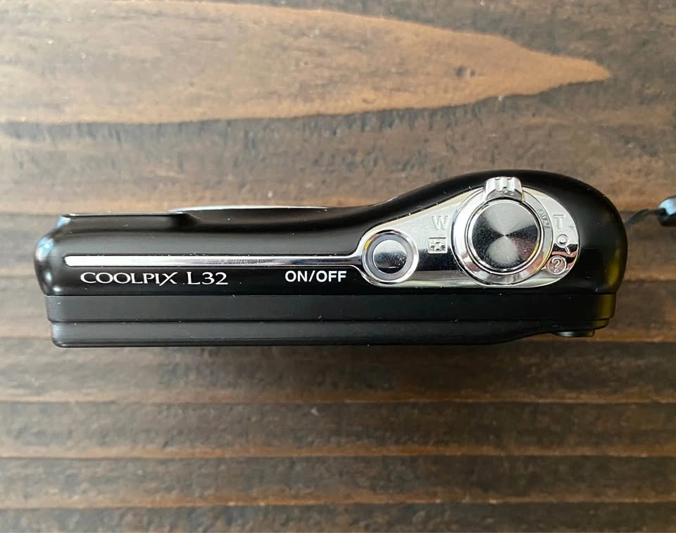 Nikon Coolpix L32 Digital Camera - photo 2