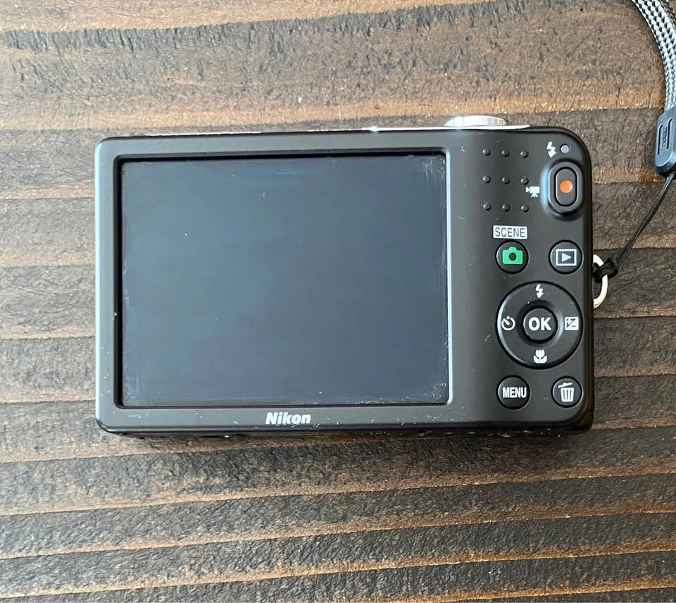Nikon Coolpix L32 Digital Camera - photo 3