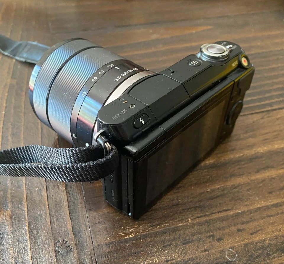 Sony NEX 3N Digital Camera - photo 2