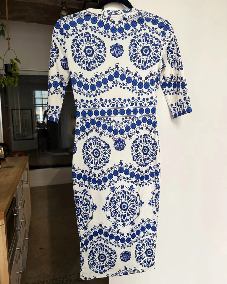 Blue & White Printed Bodycon Midi Dress – Small