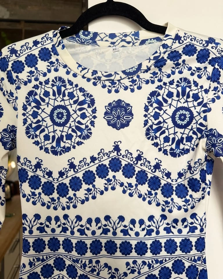 Blue & White Printed Bodycon Midi Dress – Small - photo 4