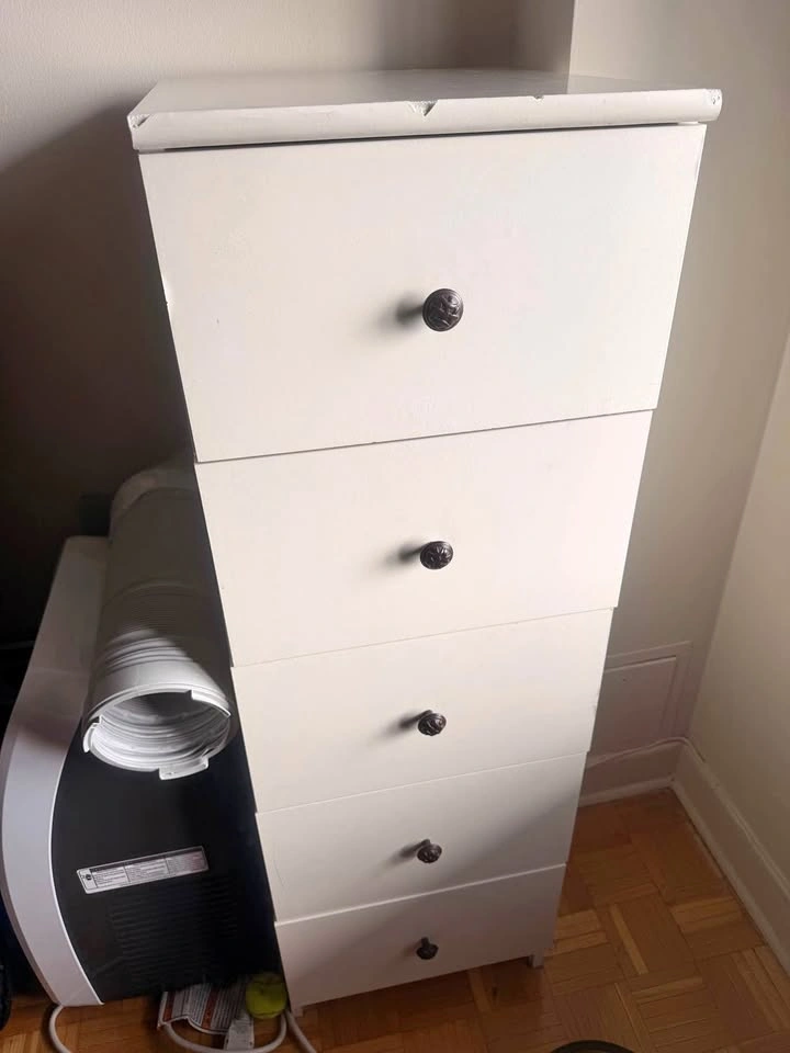 White 5-Drawer Tall Dresser / Storage Chest