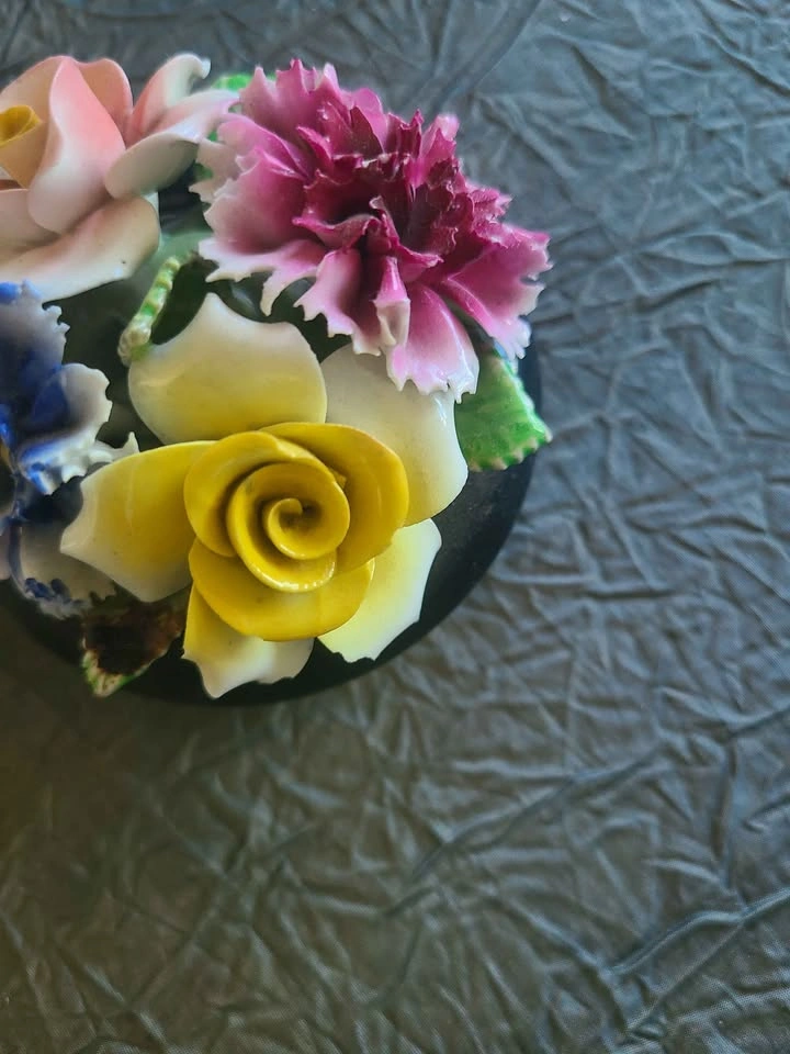 Vintage Porcelain Floral Figurine - photo 3