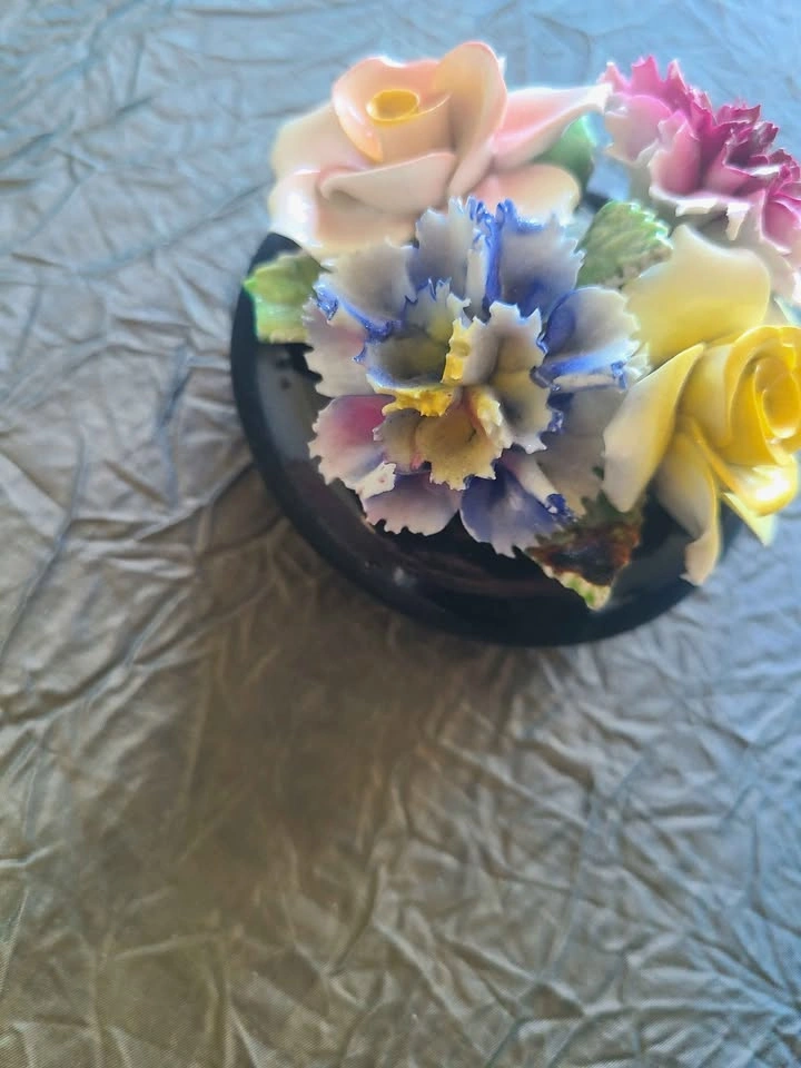 Vintage Porcelain Floral Figurine - photo 4