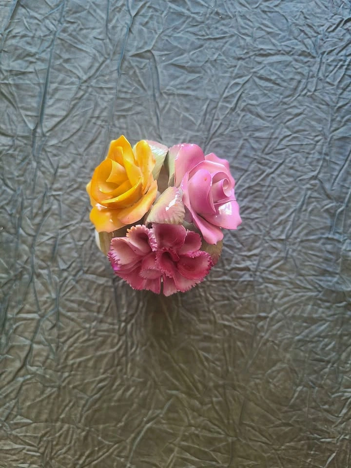 Vintage Royal Rose Porcelain Floral Figurine Made in England - photo 4