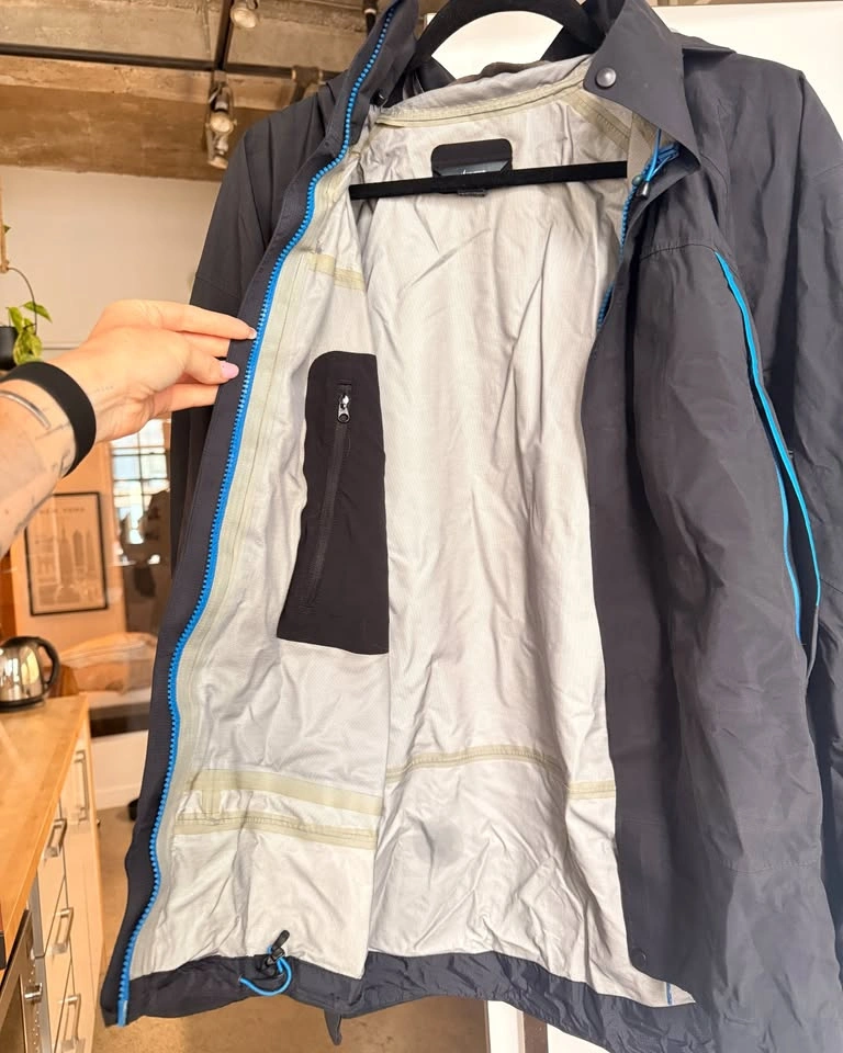 Men’s MEC Rain Shell – Small, Zipper Repair - photo 4