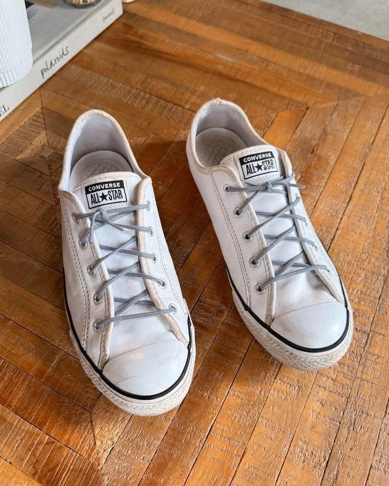 White Leather Converse Low-Tops – Women’s 7.5