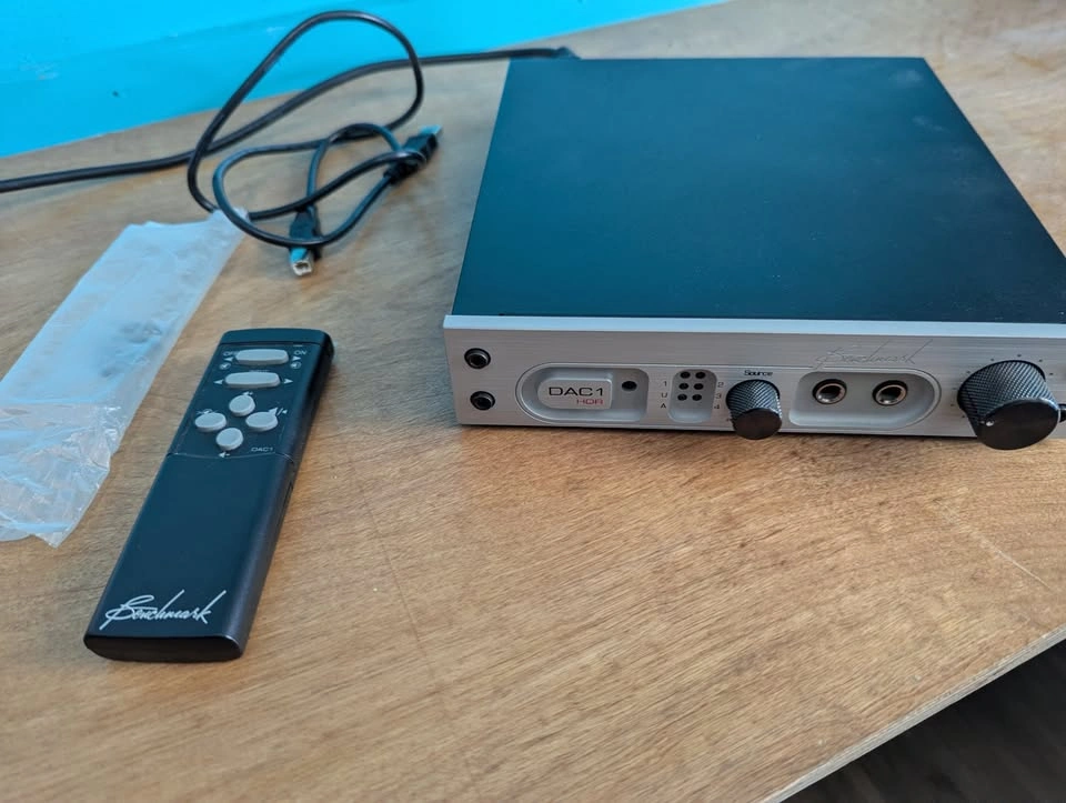 Benchmark DAC 1 HDR Digital to Analog converter with remote - photo 2