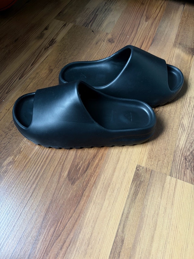 Yeezy Slides Black | Men’s Size 10.5 | Like New - photo 2