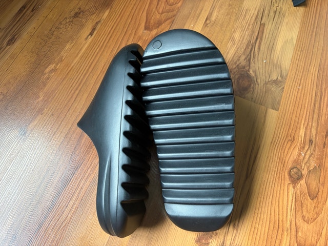 Yeezy Slides Black | Men’s Size 10.5 | Like New - photo 3