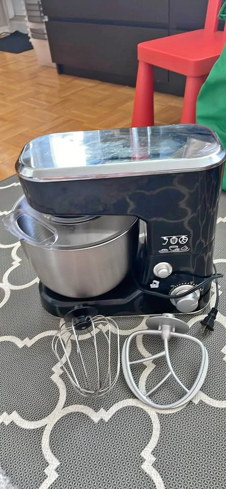 Black Stand Mixer with Stainless Steel Bowl