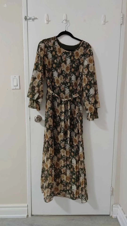 Modest Women's Long Dresses and Abayas