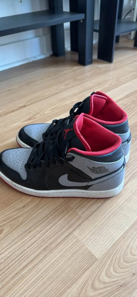 Jordan 1 Mid
