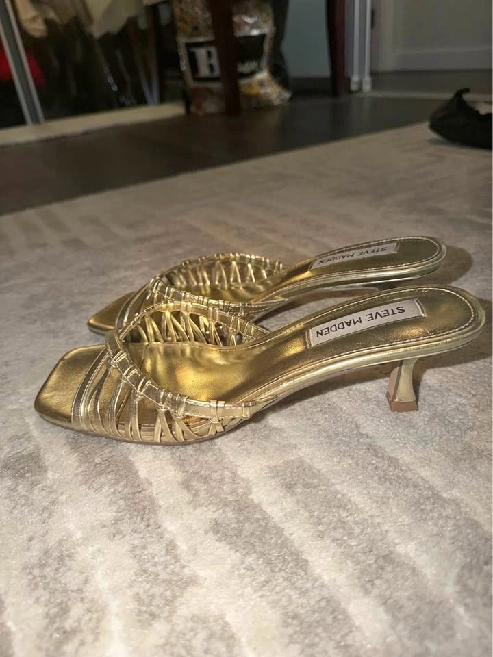 Steve Madden Sharey Gold Heels 8