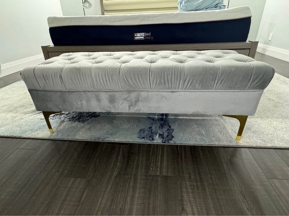 MUST GO king bed + 12” mattress+nightstands+ lamps+rug+ ottoman - photo 5