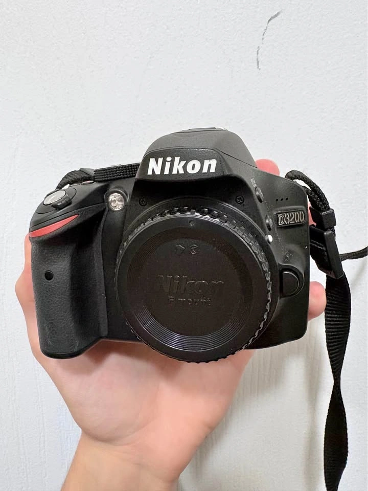 Nikon D3200 DSLR Camera with AF-S Nikkor 55-200mm Lens