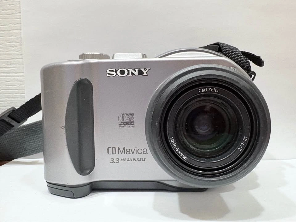 Sony CD Mavica MVC-CD300 Digital Camera Bundle - photo 2