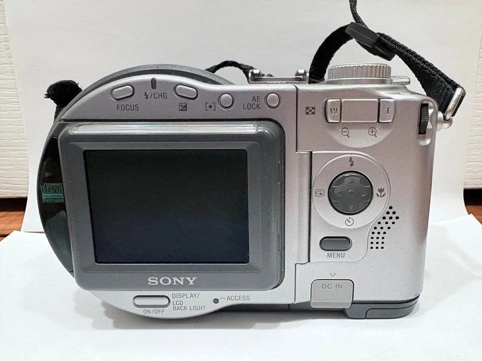 Sony CD Mavica MVC-CD300 Digital Camera Bundle - photo 3