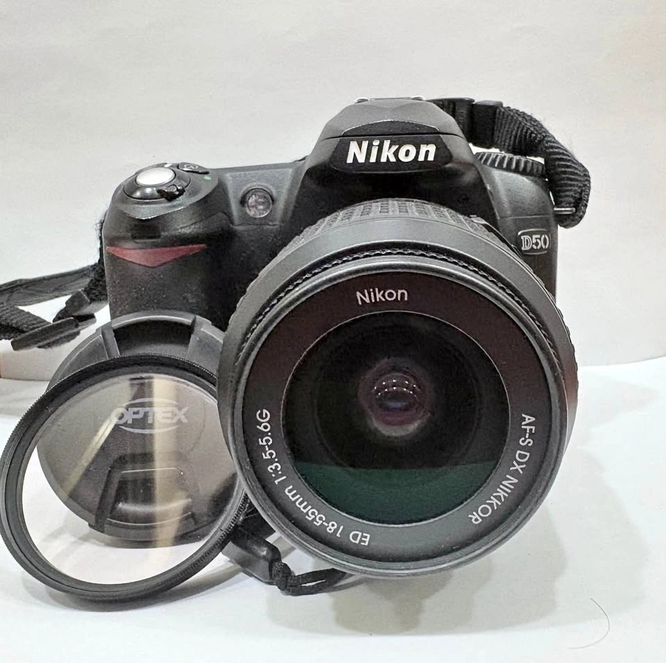 Nikon D50 DSLR Camera with 18-55mm Lens and Lowepro Bag Bundle