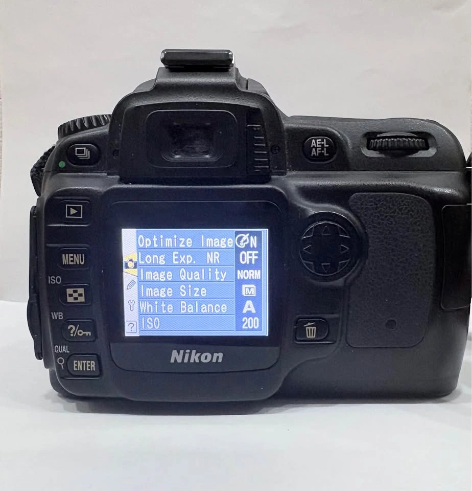 Nikon D50 DSLR Camera with 18-55mm Lens and Lowepro Bag Bundle - photo 3
