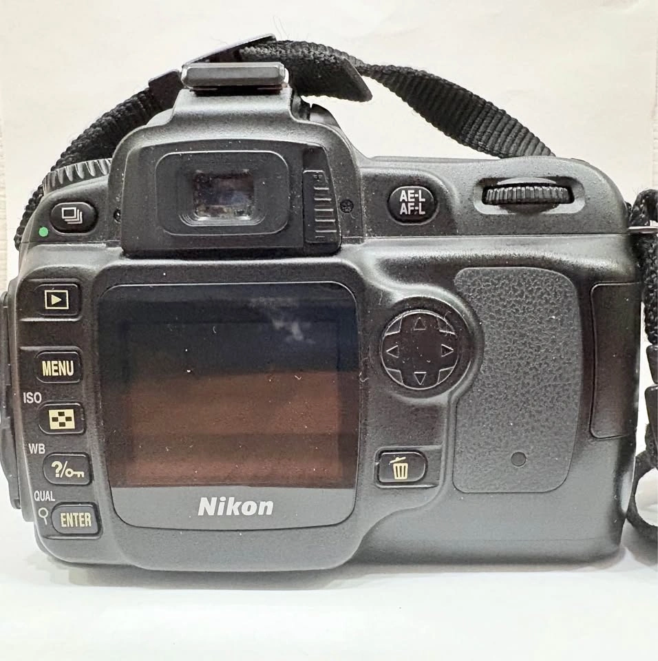 Nikon D50 DSLR Camera with 18-55mm Lens and Lowepro Bag Bundle - photo 4